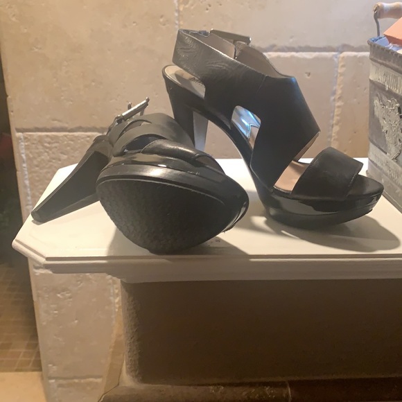 Black MK heels - Picture 2 of 4